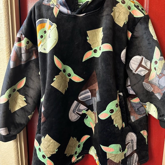 Disney brand Yoda sweatshirt - Picture 6 of 6